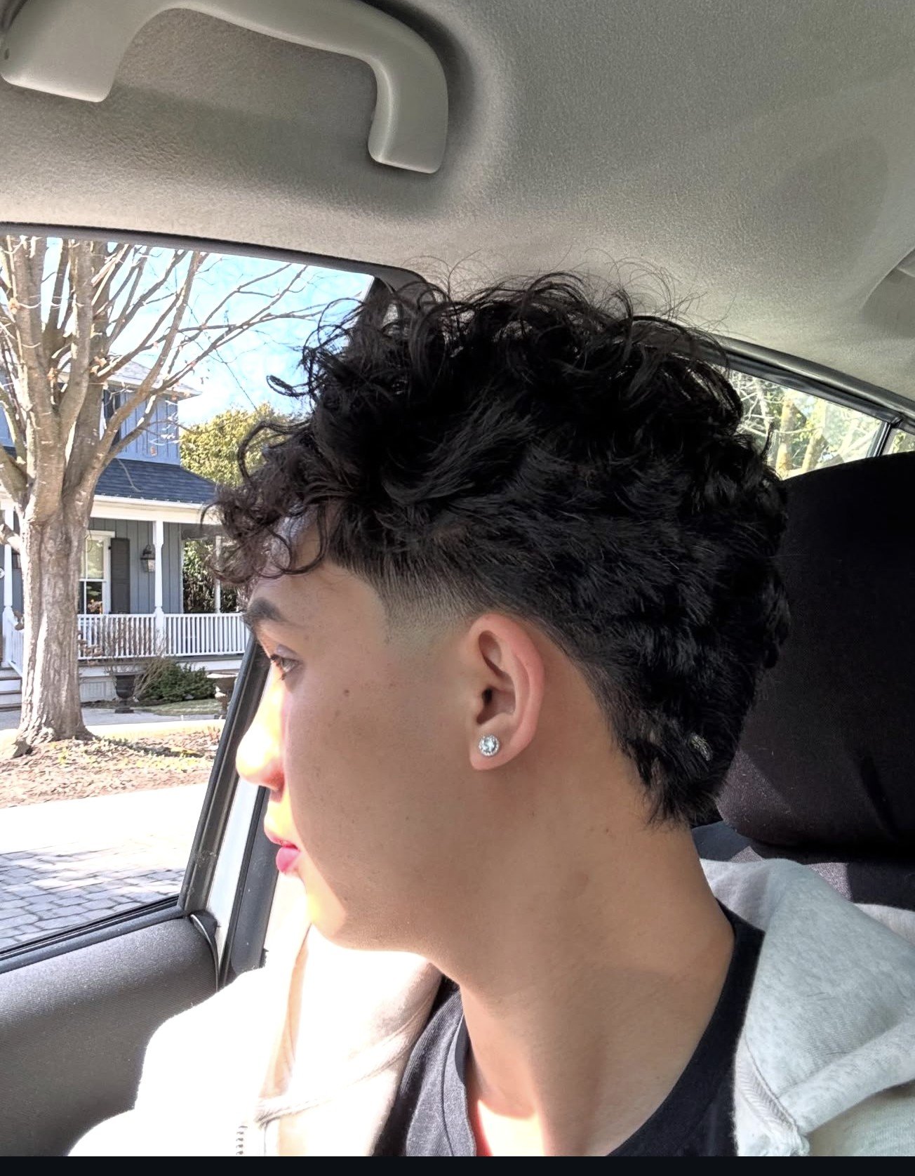 Men's curly perm hairstyle